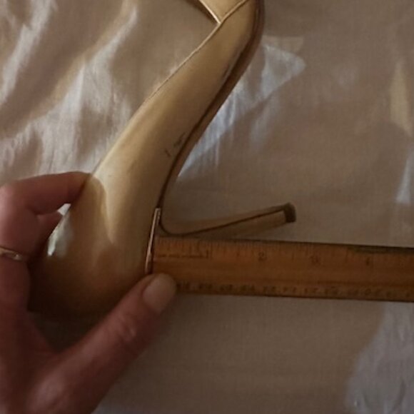 Chanel CC Logo Pearly Gold Patent Leather Cut Out Open Toe Pumps US 9 EU 40 - Picture 9 of 9